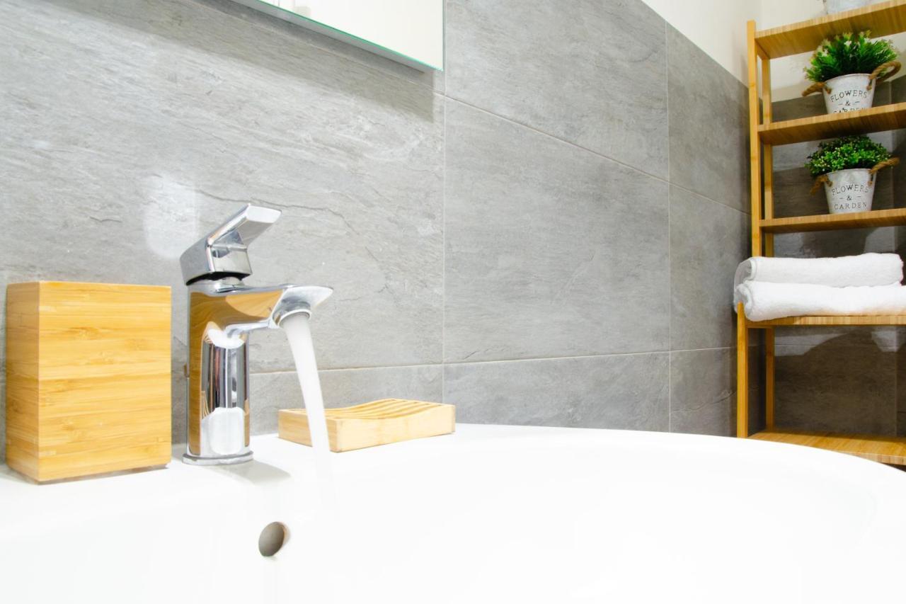 La Terrazza - By Happyhostorino Apartment Bagian luar foto